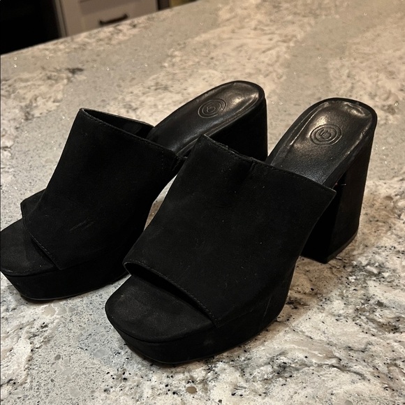Urban Outfitters Black Platform Mules - Picture 7 of 7
